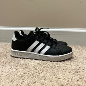 Adidas Court Sneakers 2.5 wide